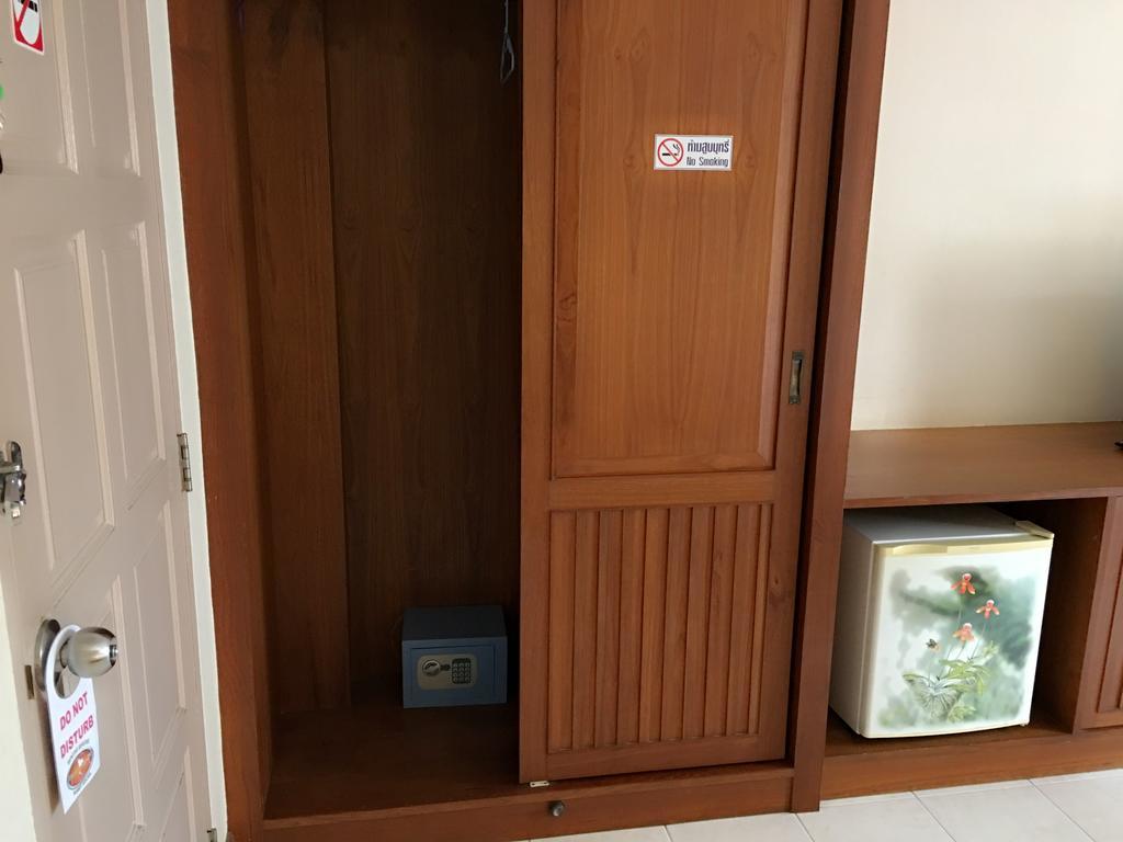 Same Same Guesthouse Patong Екстериор снимка