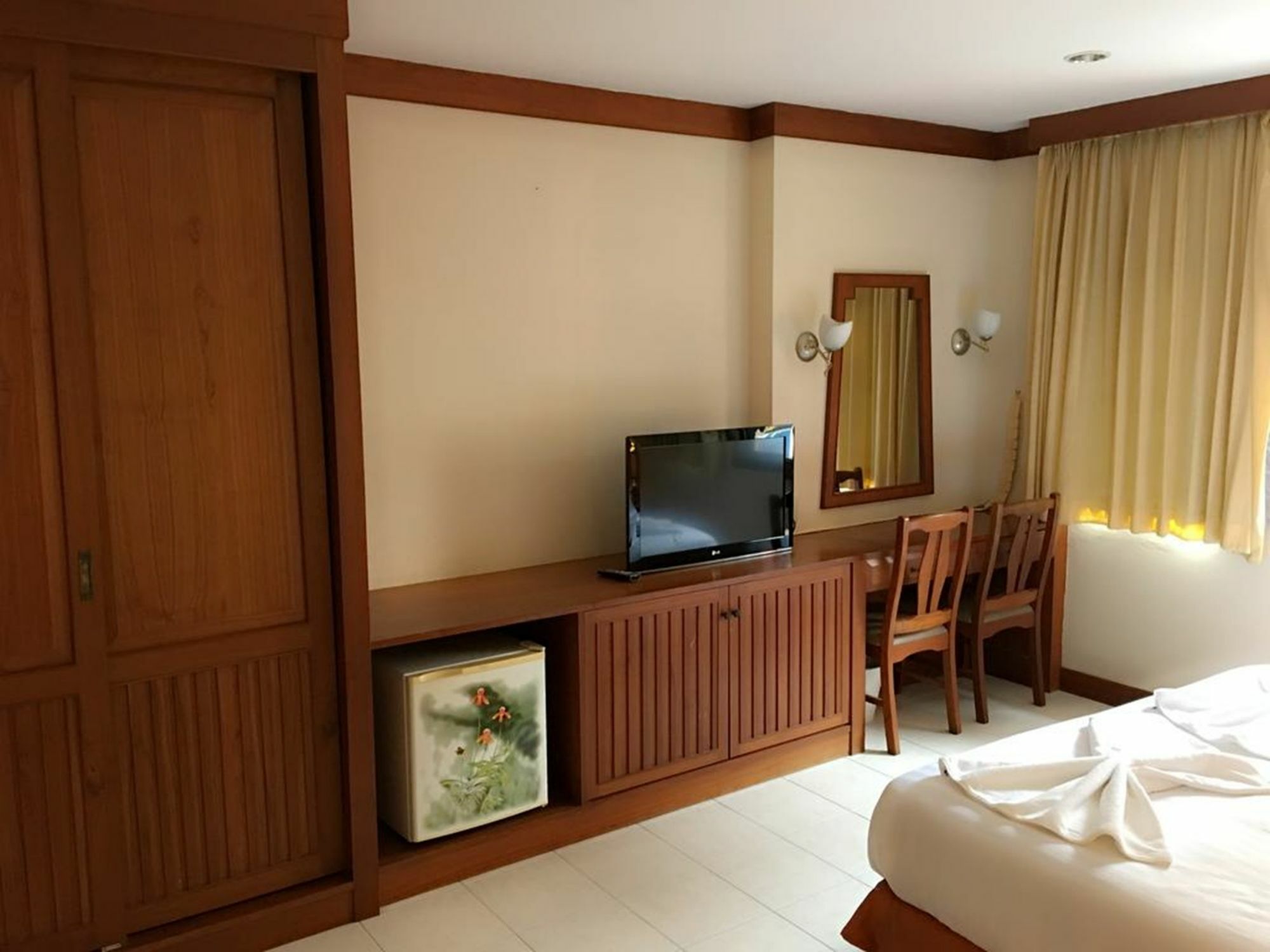 Same Same Guesthouse Patong Екстериор снимка