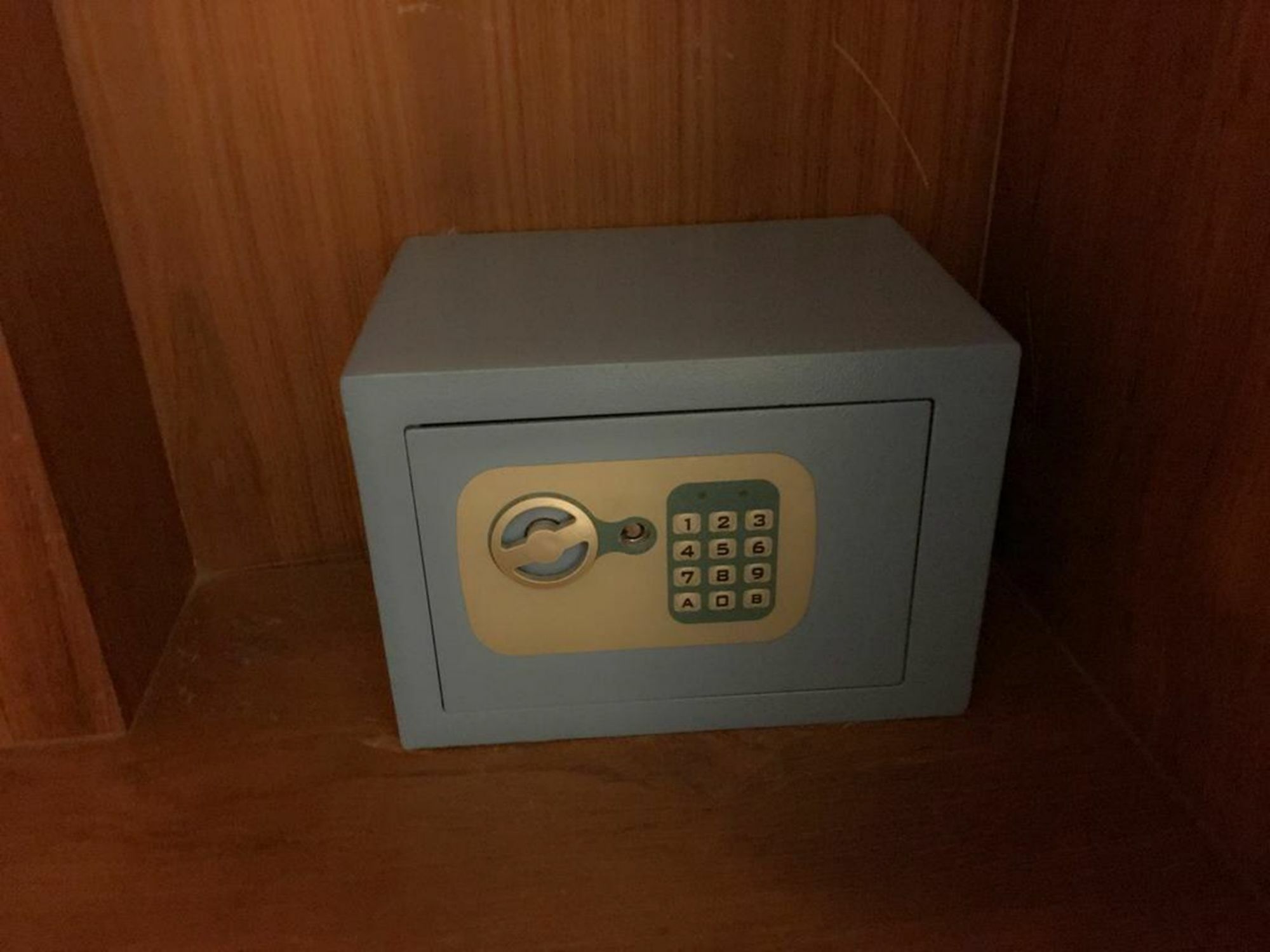 Same Same Guesthouse Patong Екстериор снимка